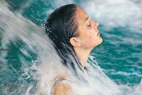 Processus d'eau pour l'ostéochondrose cervic